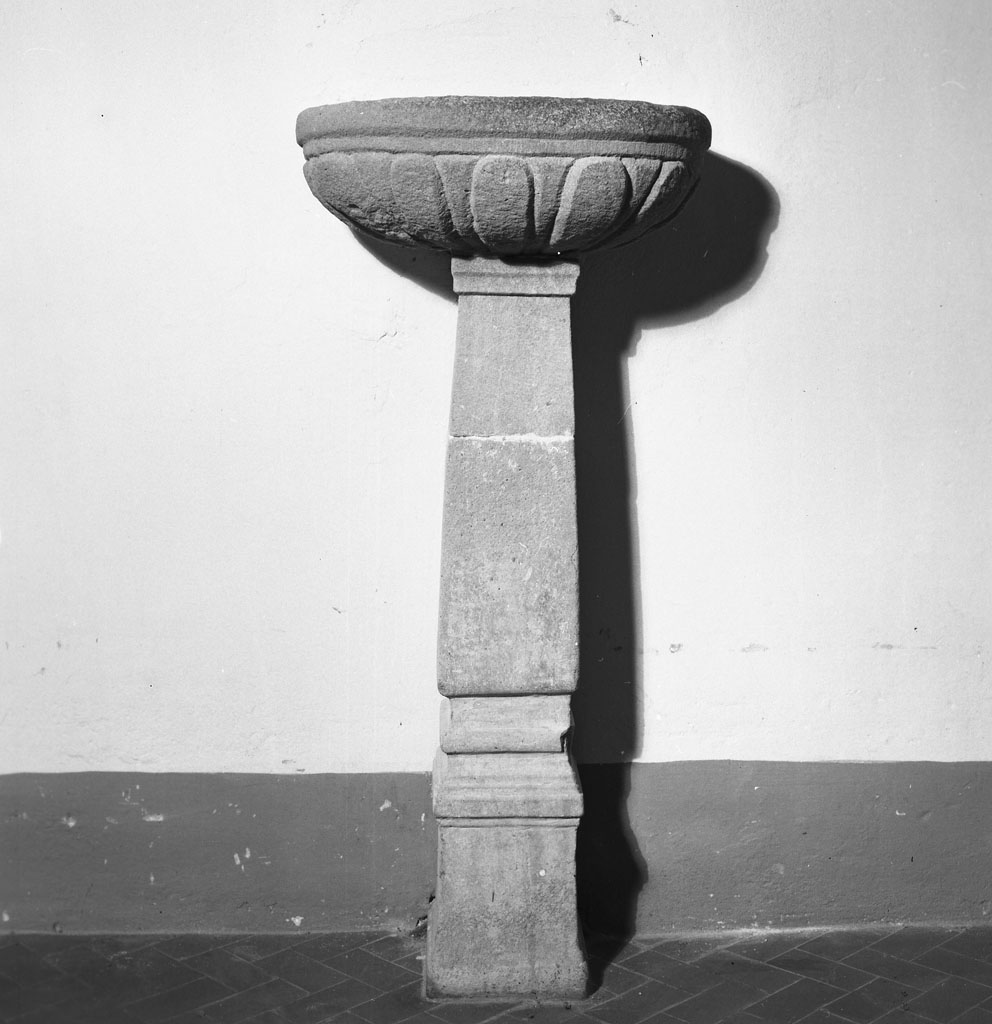 fusto di acquasantiera - bottega toscana (seconda metà sec. XVII)