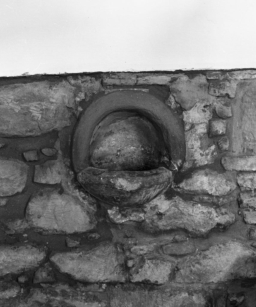 acquasantiera da parete - bottega aretina (sec. XVII)