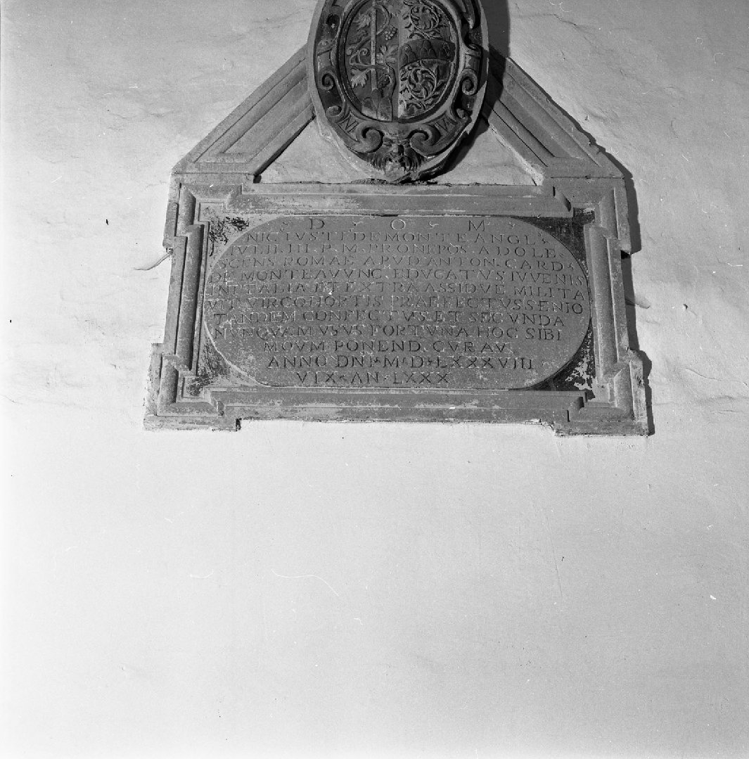 lapide, elemento d'insieme - bottega toscana (sec. XVI)