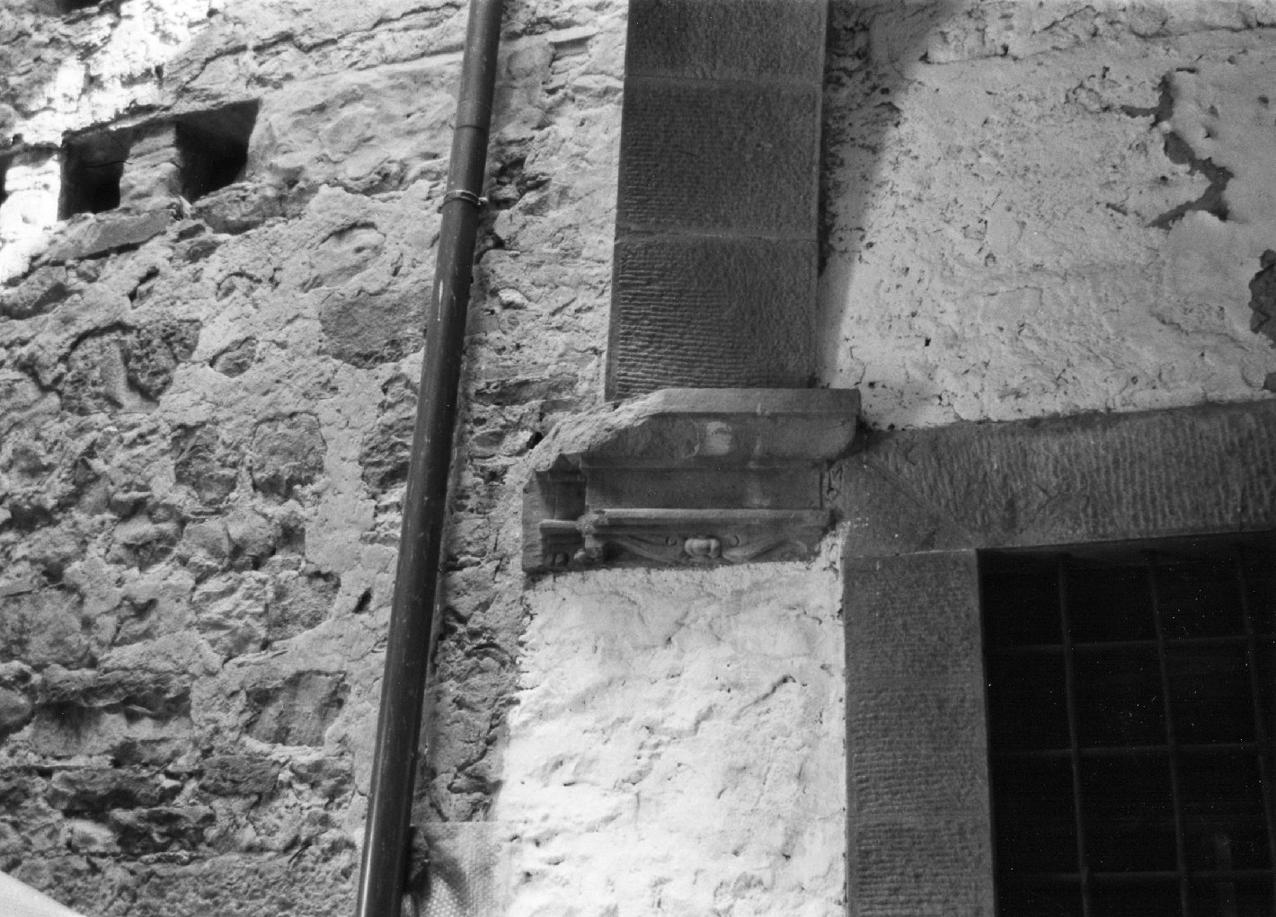 mensola, serie - bottega casentinese (fine/inizio secc. XVI/ XVII)