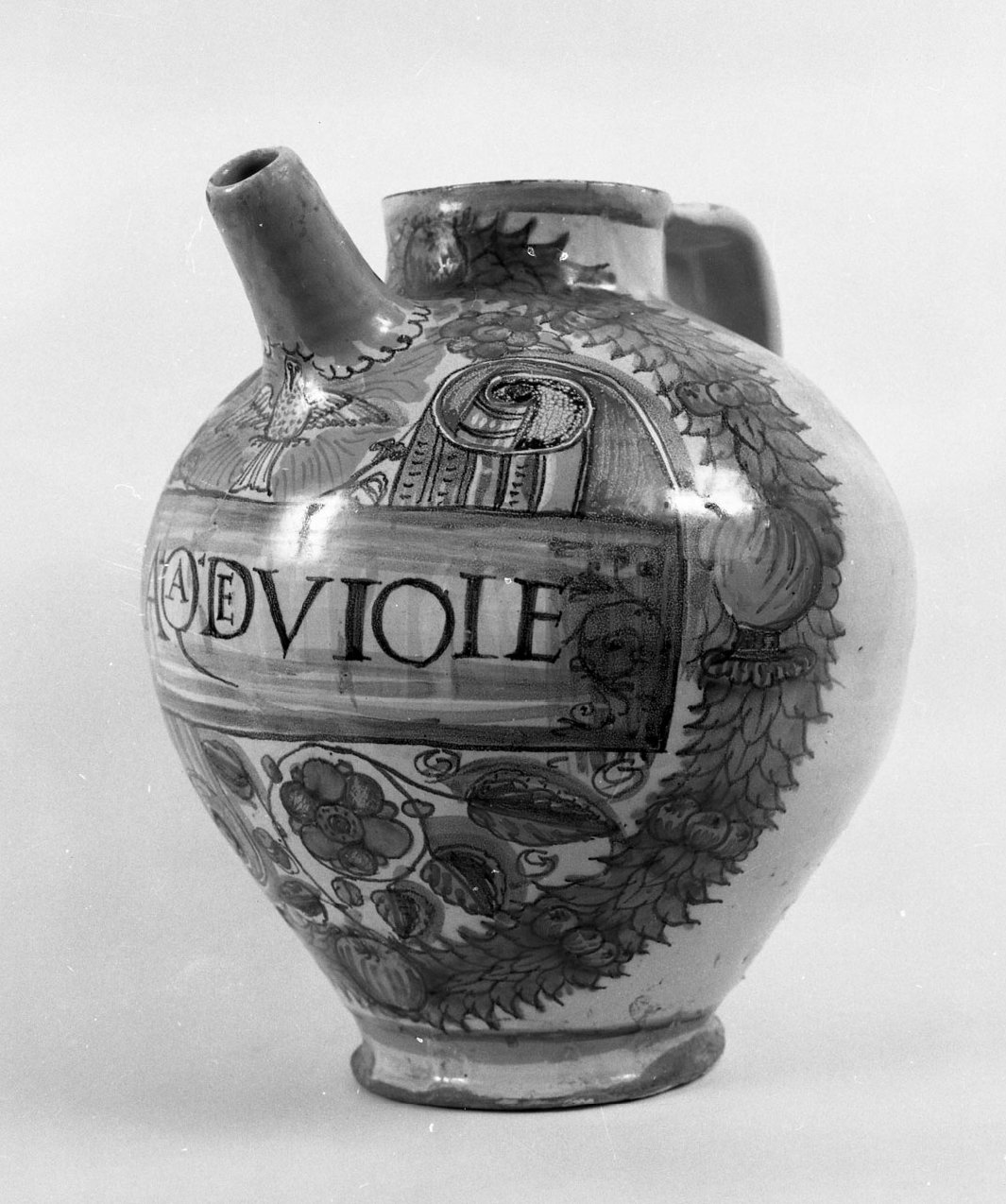 motivi decorativi vegetali (orciolo) - bottega di Casteldurante (sec. XVIII)