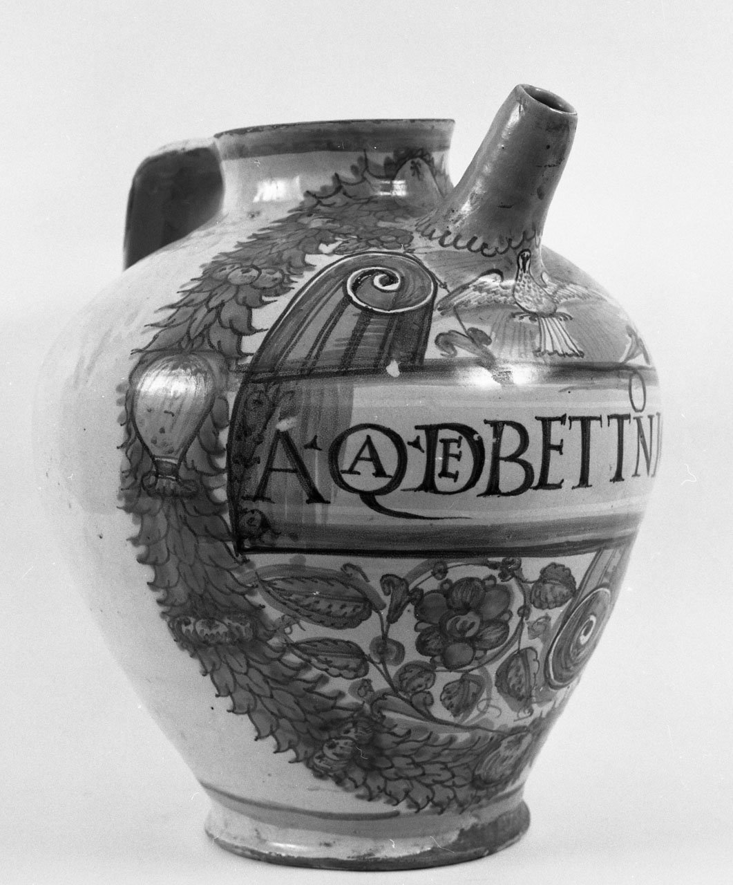 motivi decorativi vegetali (orciolo) - bottega di Casteldurante (sec. XVIII)