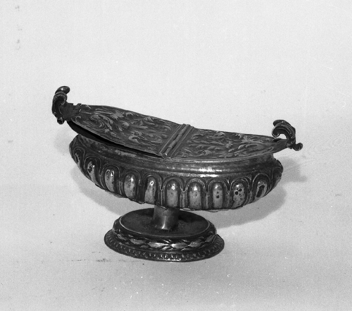 navicella portaincenso - a doppia valva - bottega toscana (sec. XVIII)