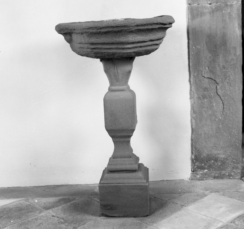 acquasantiera - a fusto, opera isolata - manifattura toscana (terzo quarto sec. XVIII)