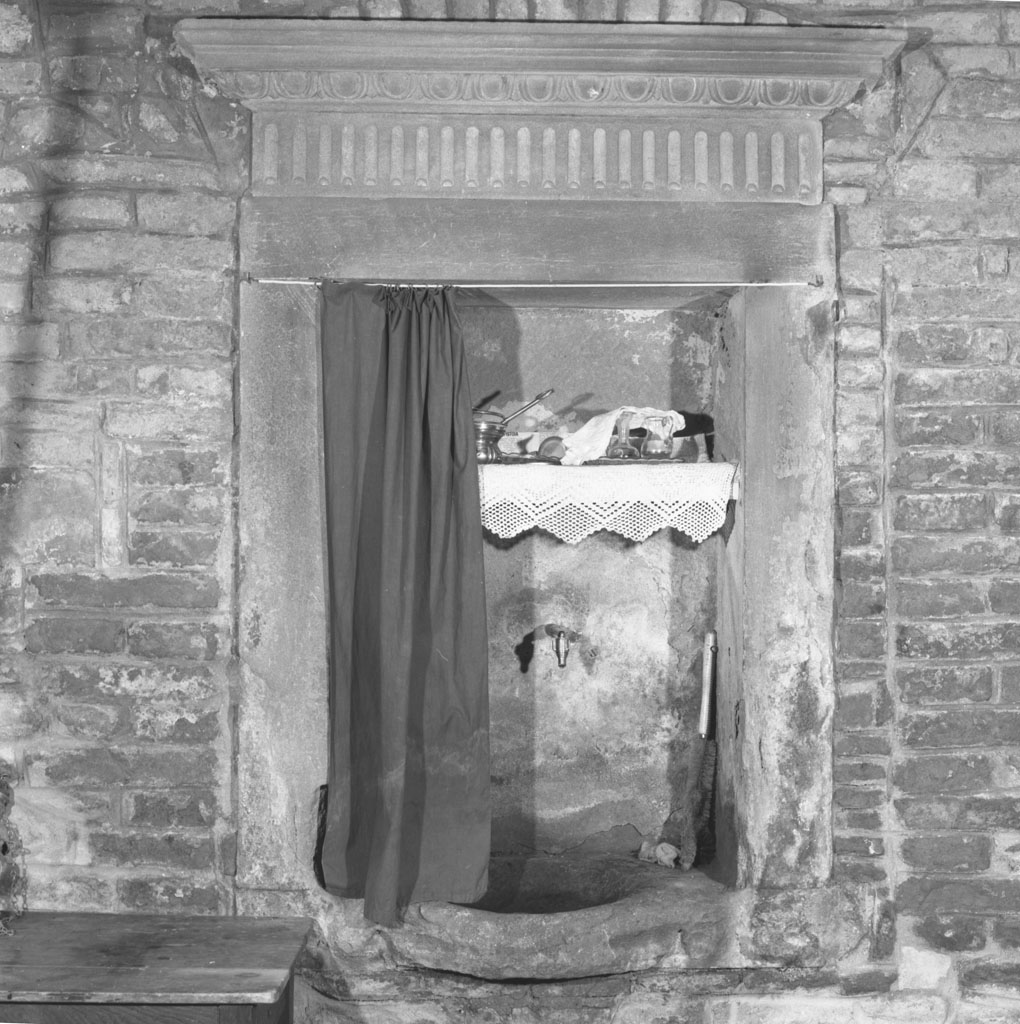 lavabo da sacrestia - bottega toscana (sec. XVII)