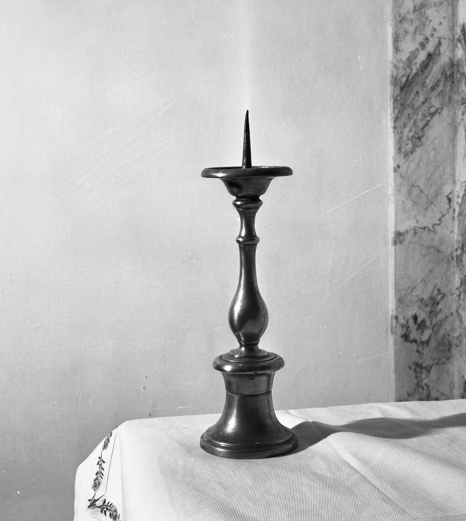 candeliere, serie - bottega toscana (fine/inizio secc. XVII/ XVIII)