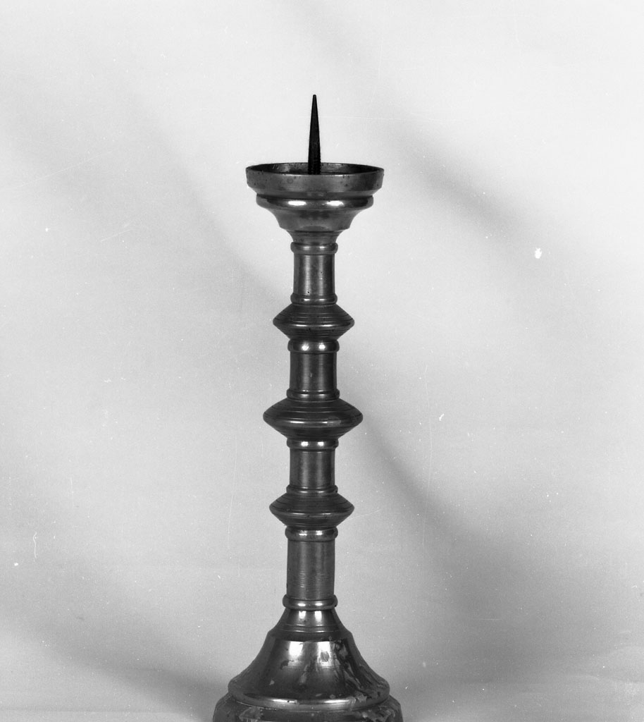 candeliere d'altare, serie - bottega toscana (primo quarto sec. XX)