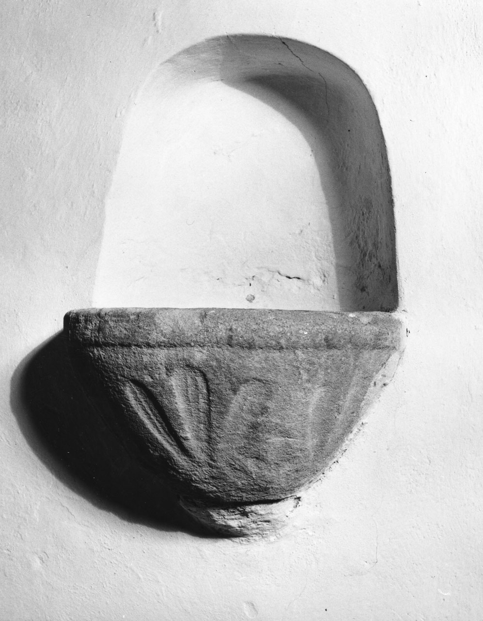 acquasantiera da parete - bottega toscana (fine/inizio secc. XVII/ XIX)