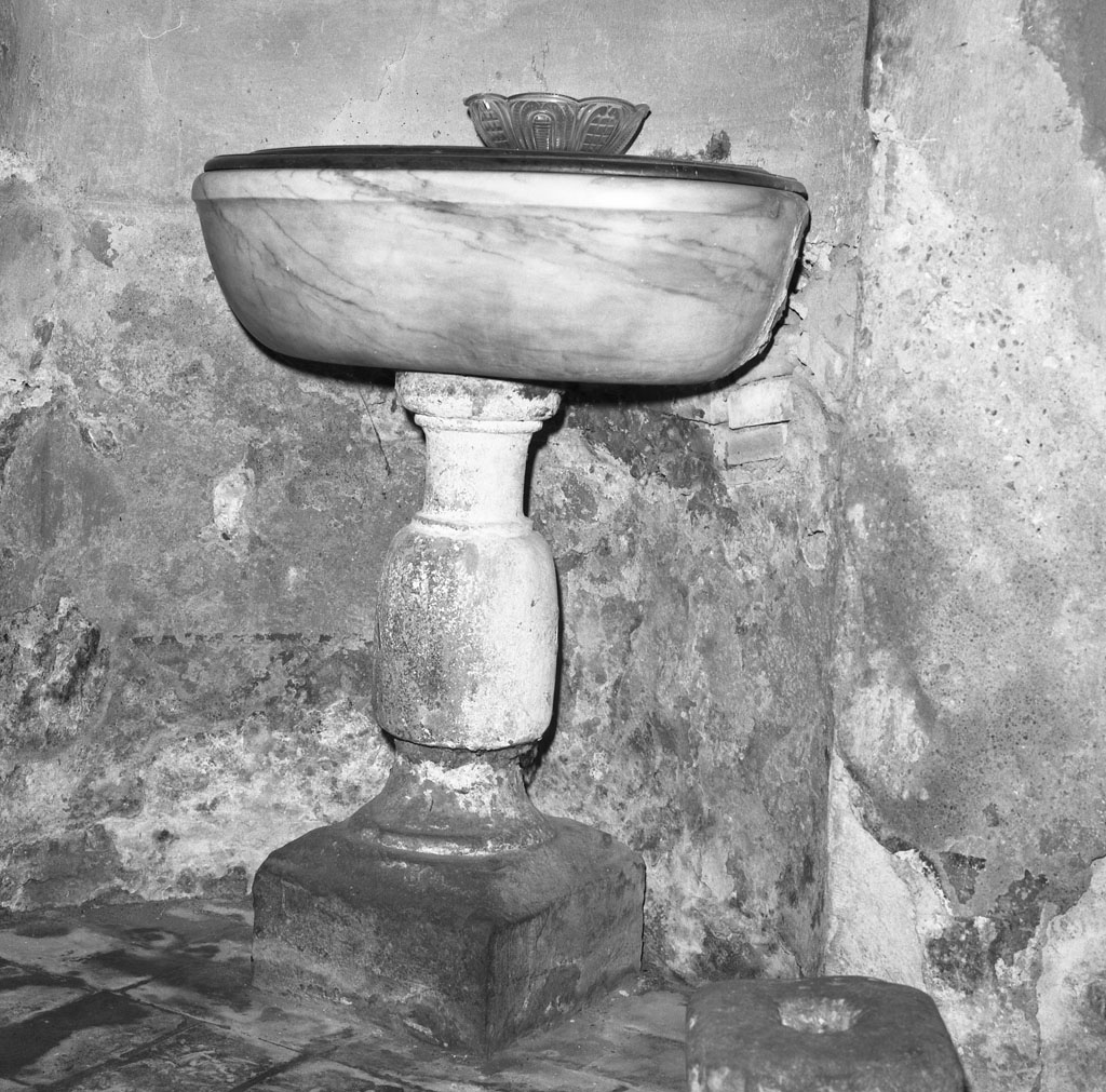 acquasantiera - a fusto - bottega toscana (sec. XVII)