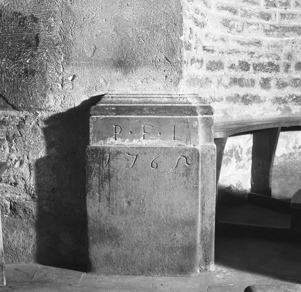 basamento, coppia - bottega toscana (sec. XVIII)