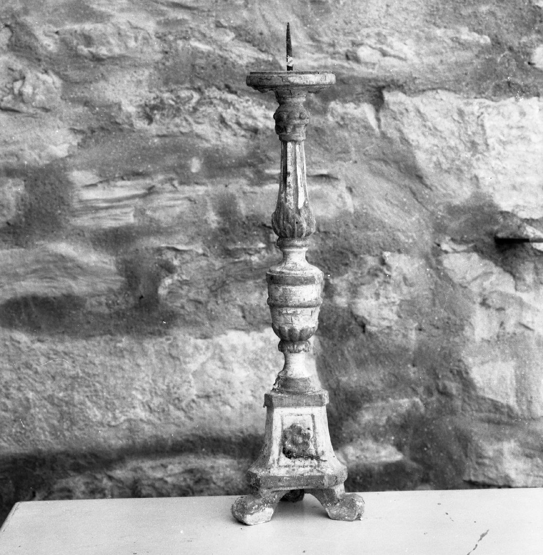 candeliere d'altare, serie - bottega toscana (metà sec. XVIII)