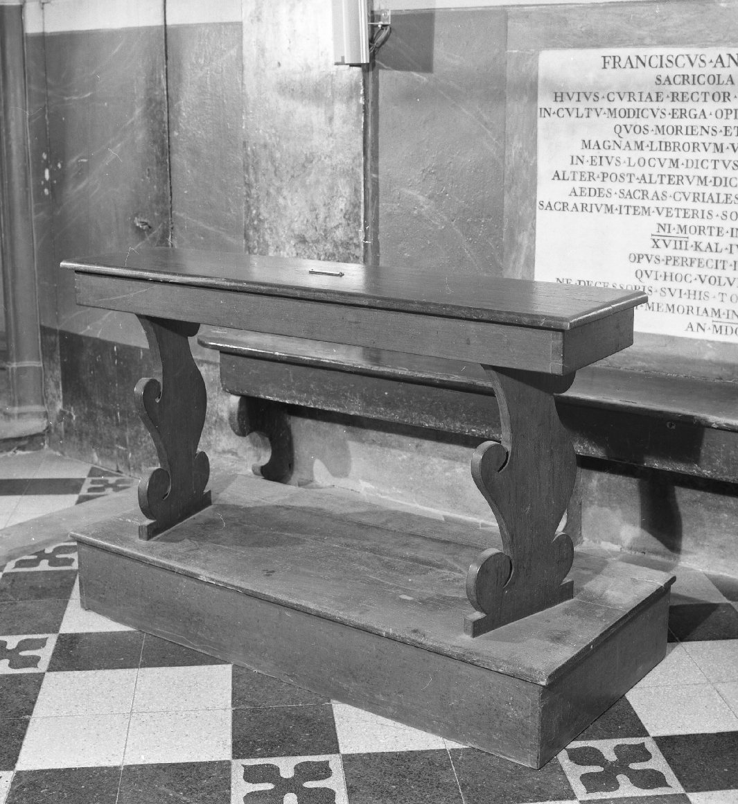 inginocchiatoio - a montanti sagomati, serie - bottega toscana (sec. XVIII)