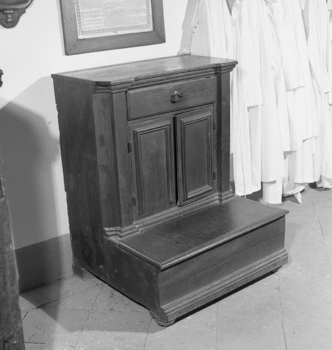 inginocchiatoio - a stipetto, serie - bottega toscana (sec. XVII)