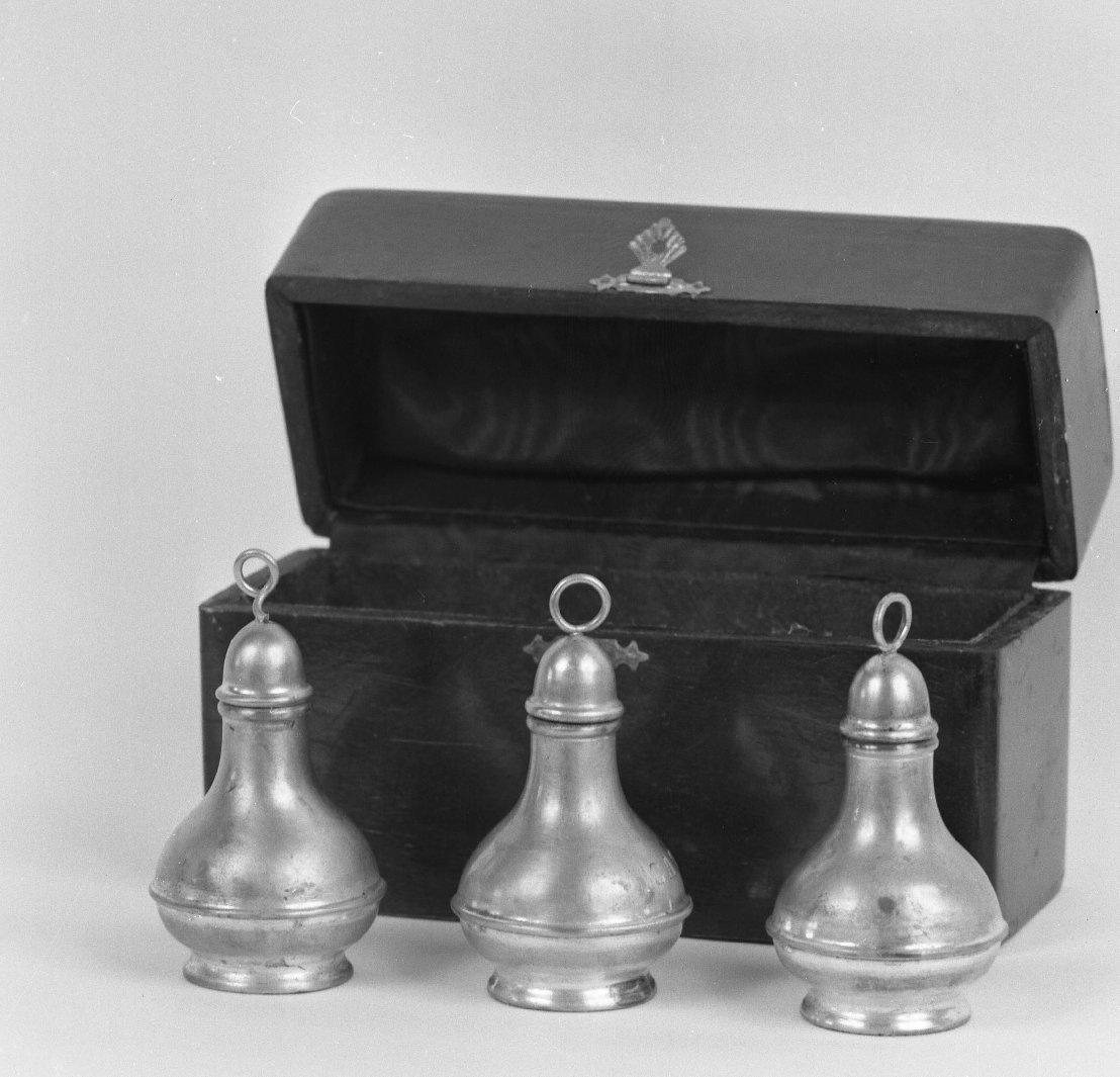 vasetti per oli santi, insieme - bottega toscana (seconda metà sec. XVIII)