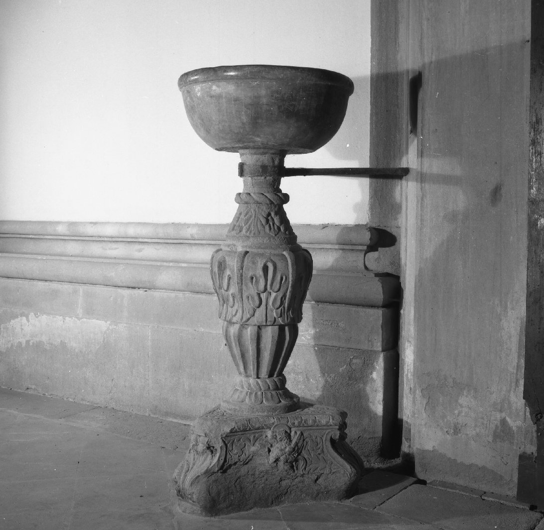 acquasantiera - a fusto - bottega toscana (fine/inizio secc. XVI/ XVII)