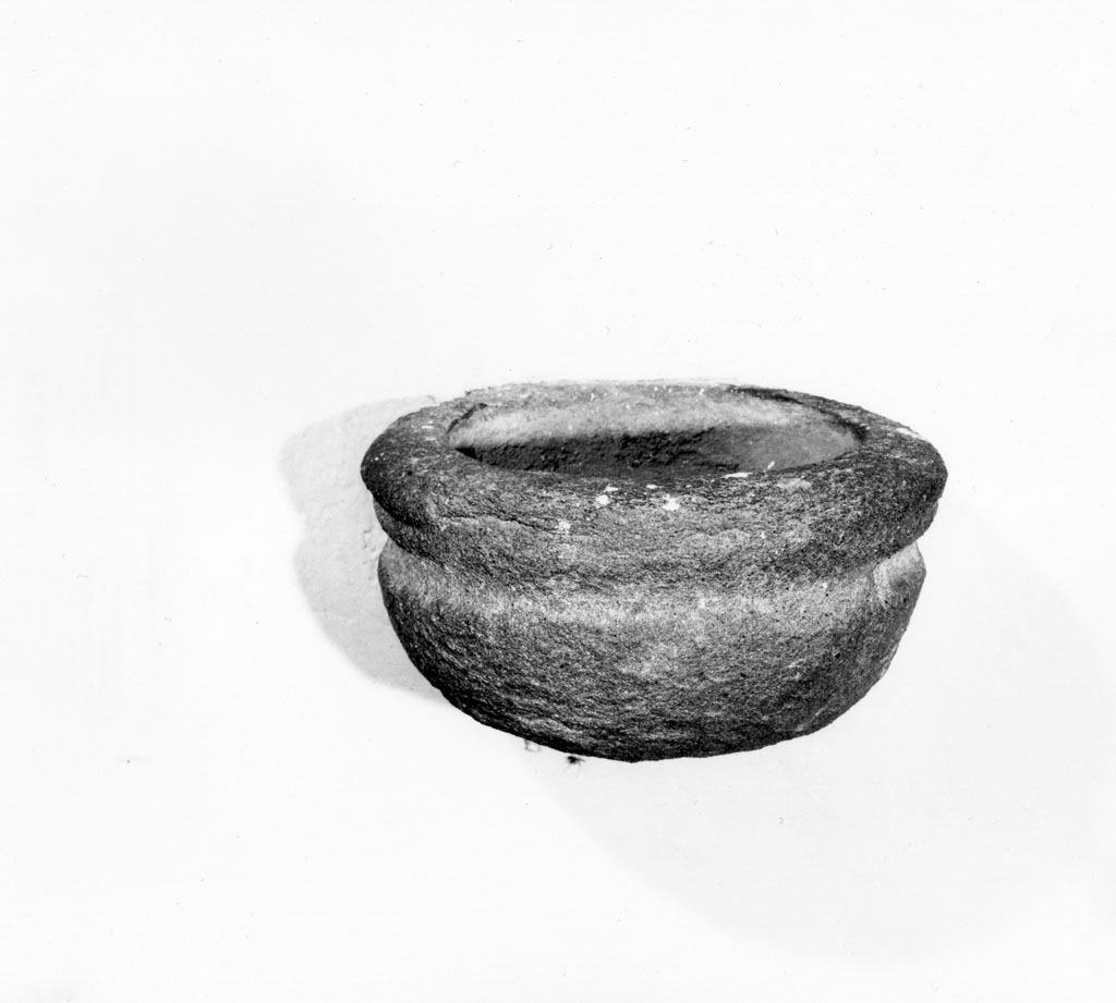 acquasantiera da parete - bottega aretina (sec. XIX)