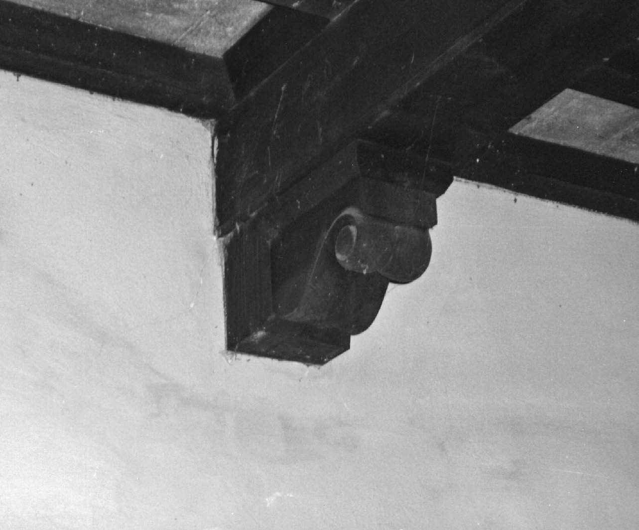 mensola, serie - bottega toscana (secc. XVI/ XX)