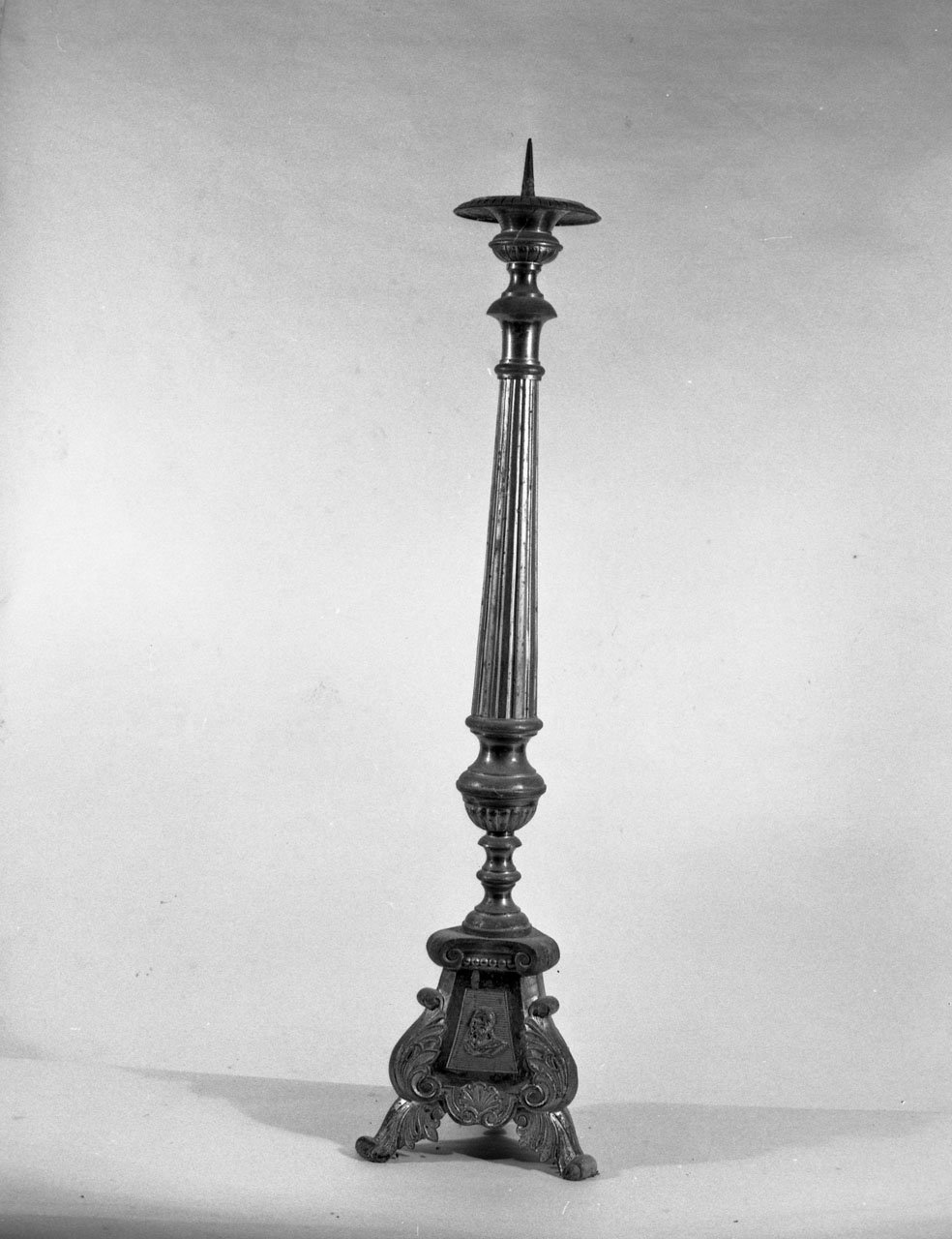 candeliere d'altare, serie - bottega toscana (fine/inizio secc. XVIII/ XIX)