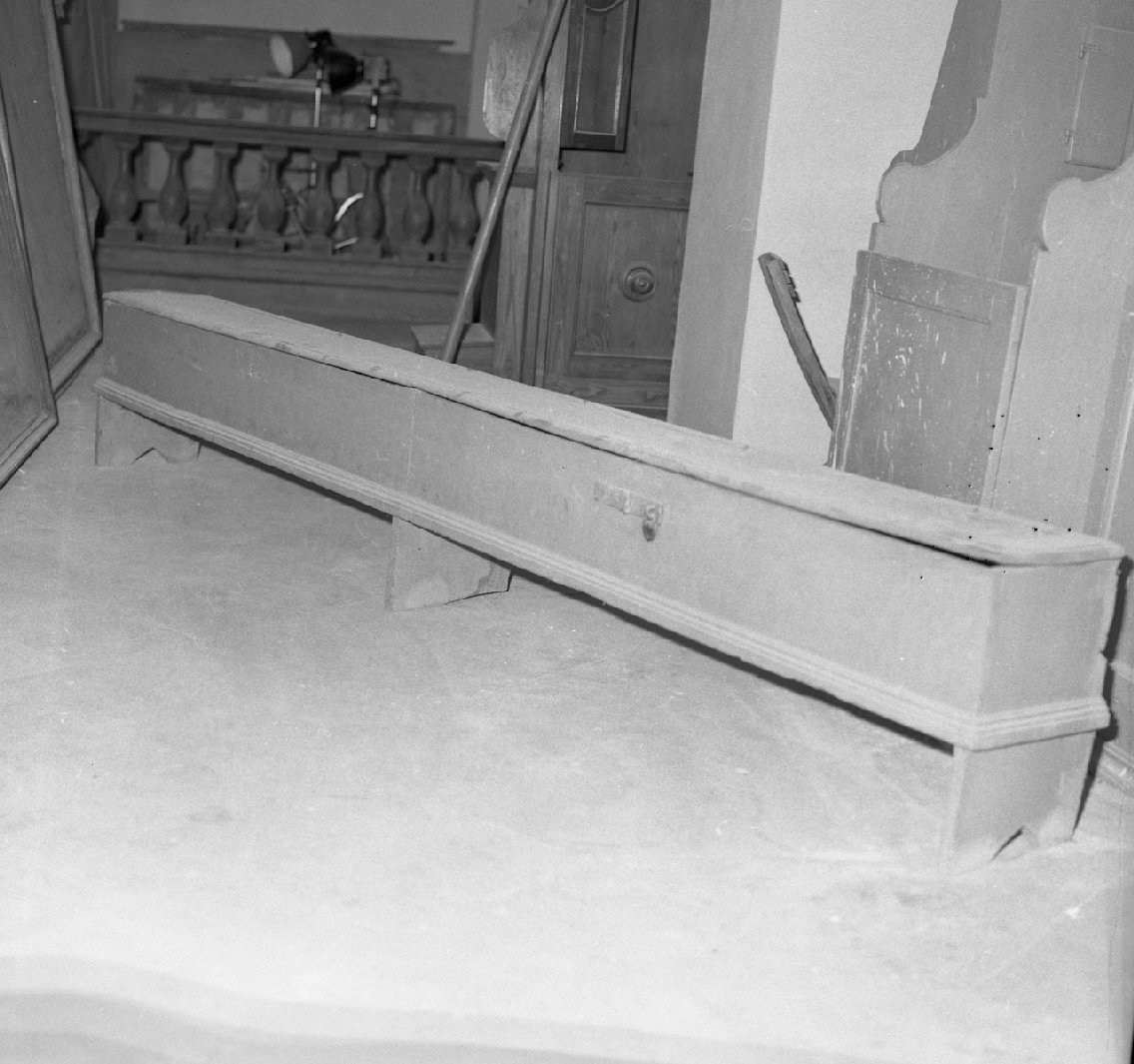 cassapanca - bottega toscana (secondo quarto sec. XIX)