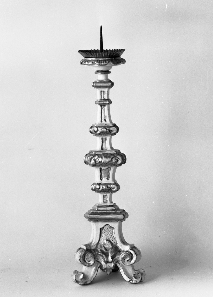 candeliere d'altare, coppia - bottega toscana (primo quarto sec. XVIII)