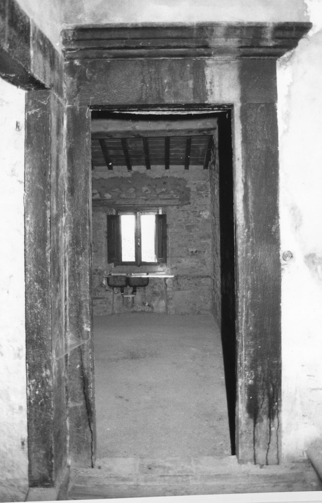 portale architravato, opera isolata - bottega toscana (sec. XVI)