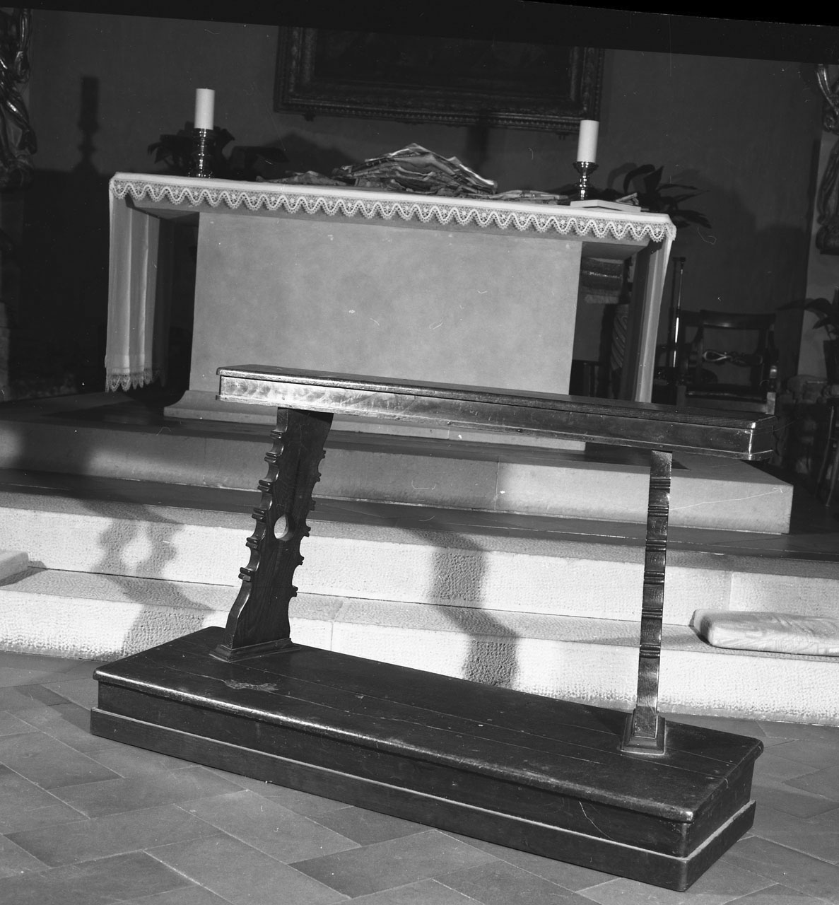 inginocchiatoio - a montanti sagomati, serie - bottega toscana (primo quarto sec. XX)