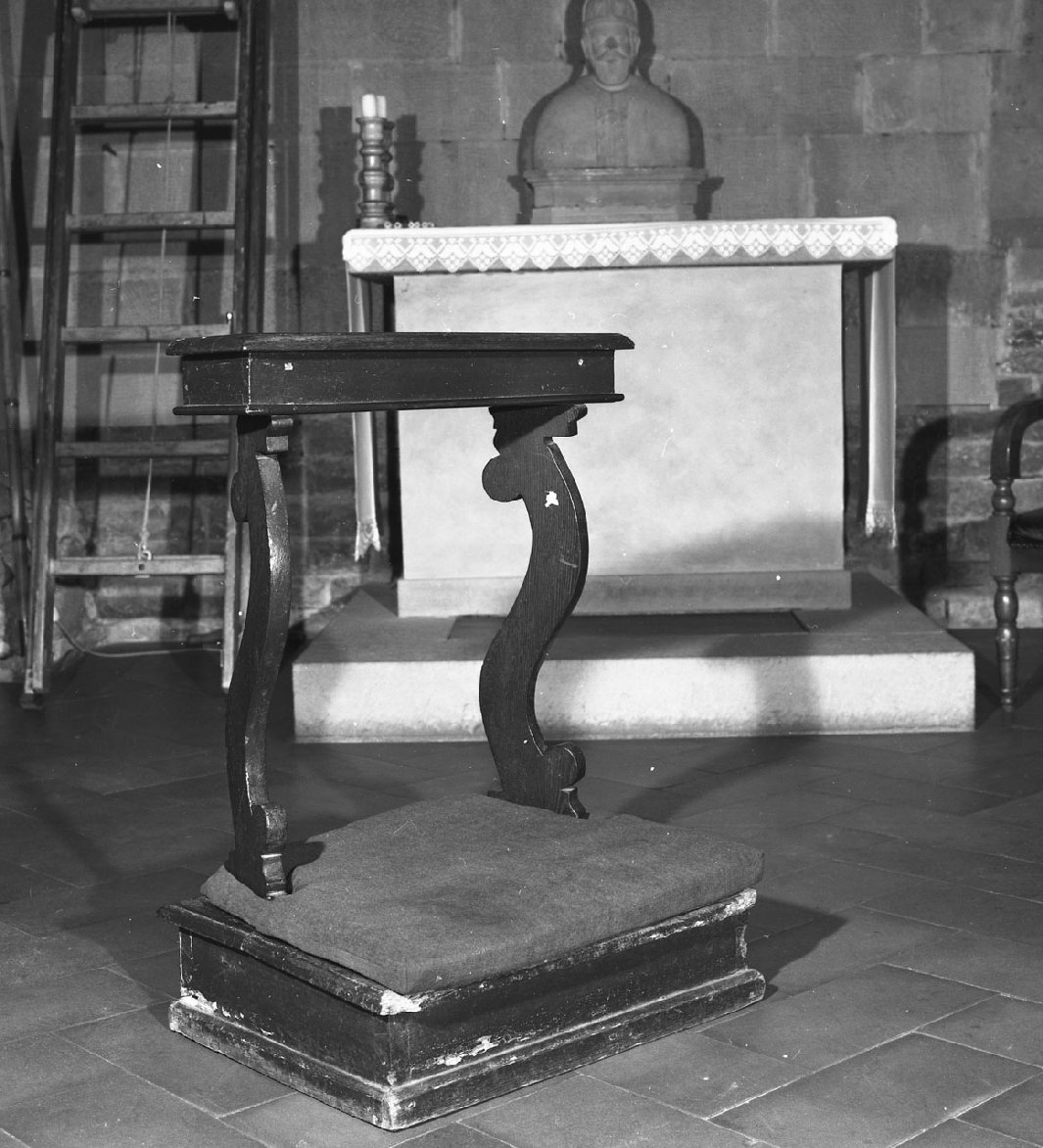 inginocchiatoio - a montanti sagomati - bottega toscana (primo quarto sec. XIX)