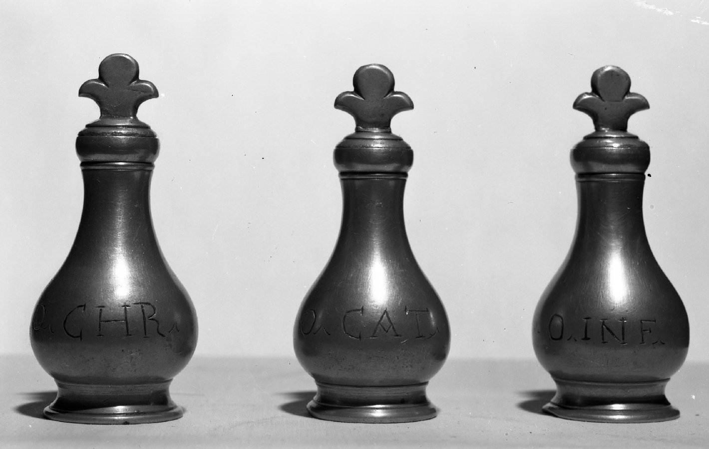 vasetti per oli santi, serie - bottega toscana (seconda metà sec. XIX)