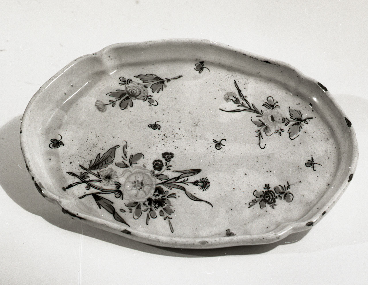 vassoio - bottega pesarese (sec. XVIII)