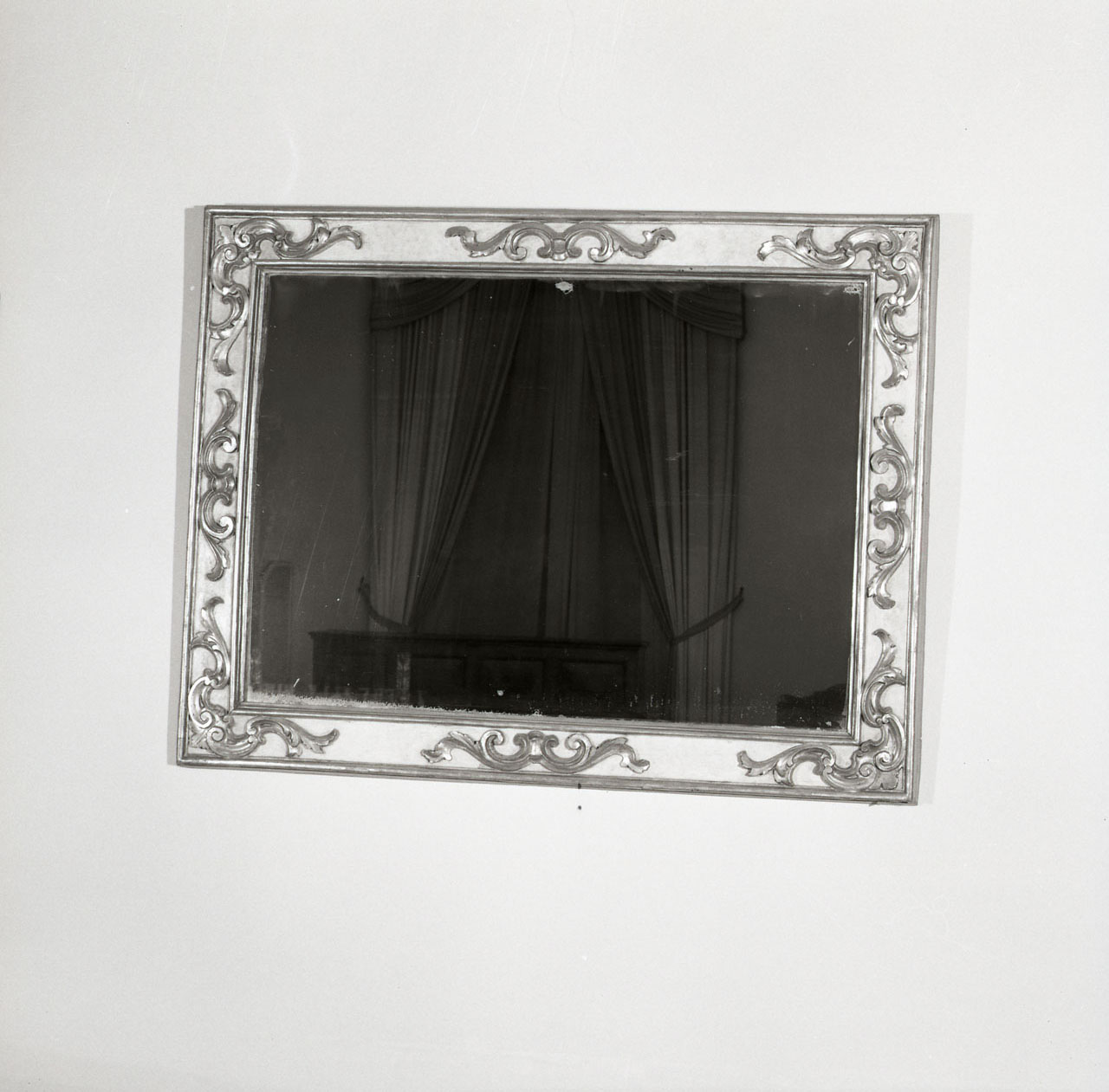 specchiera - bottega toscana (fine/inizio secc. XVIII/ XIX)