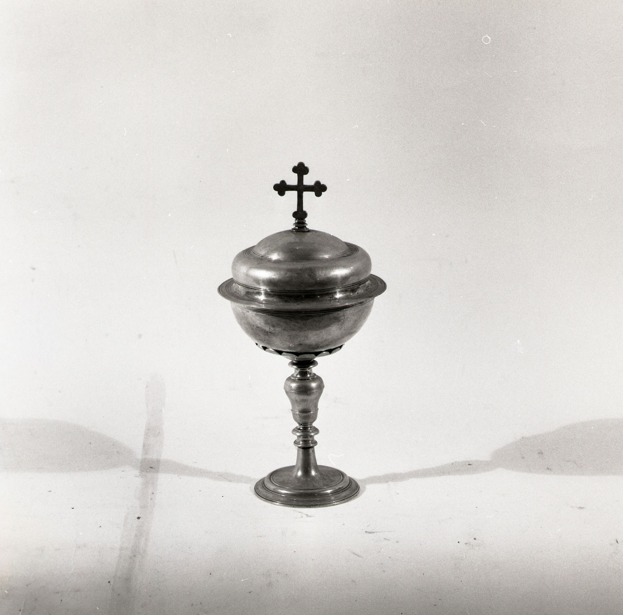 pisside - bottega toscana (fine/inizio secc. XVIII/ XIX)