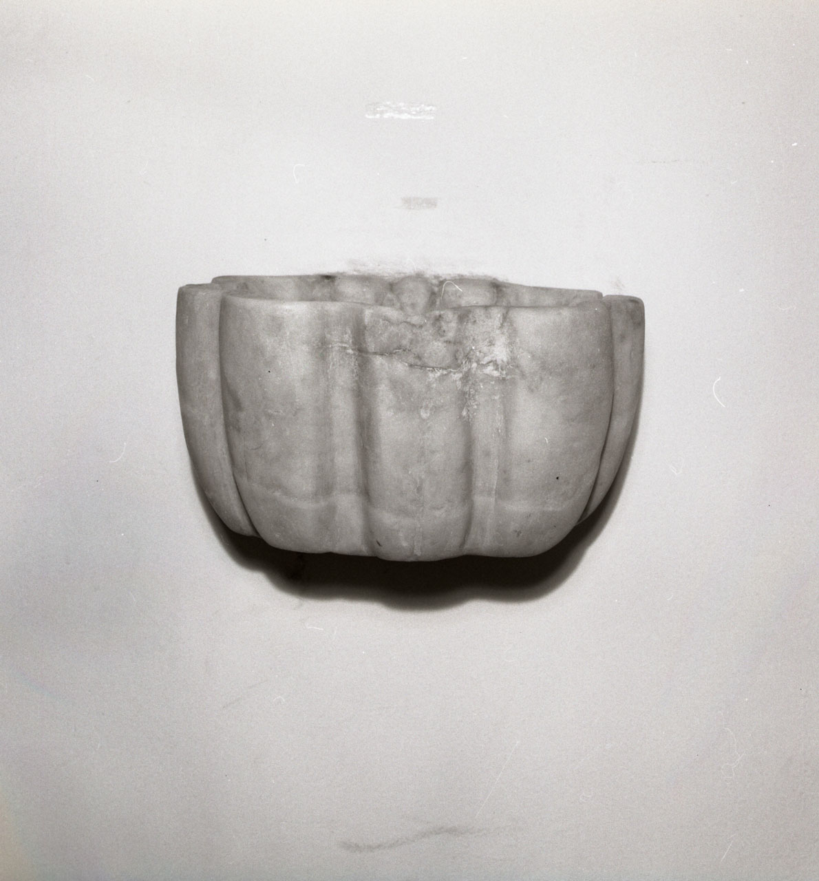 acquasantiera - a conchiglia - bottega toscana (sec. XVIII)