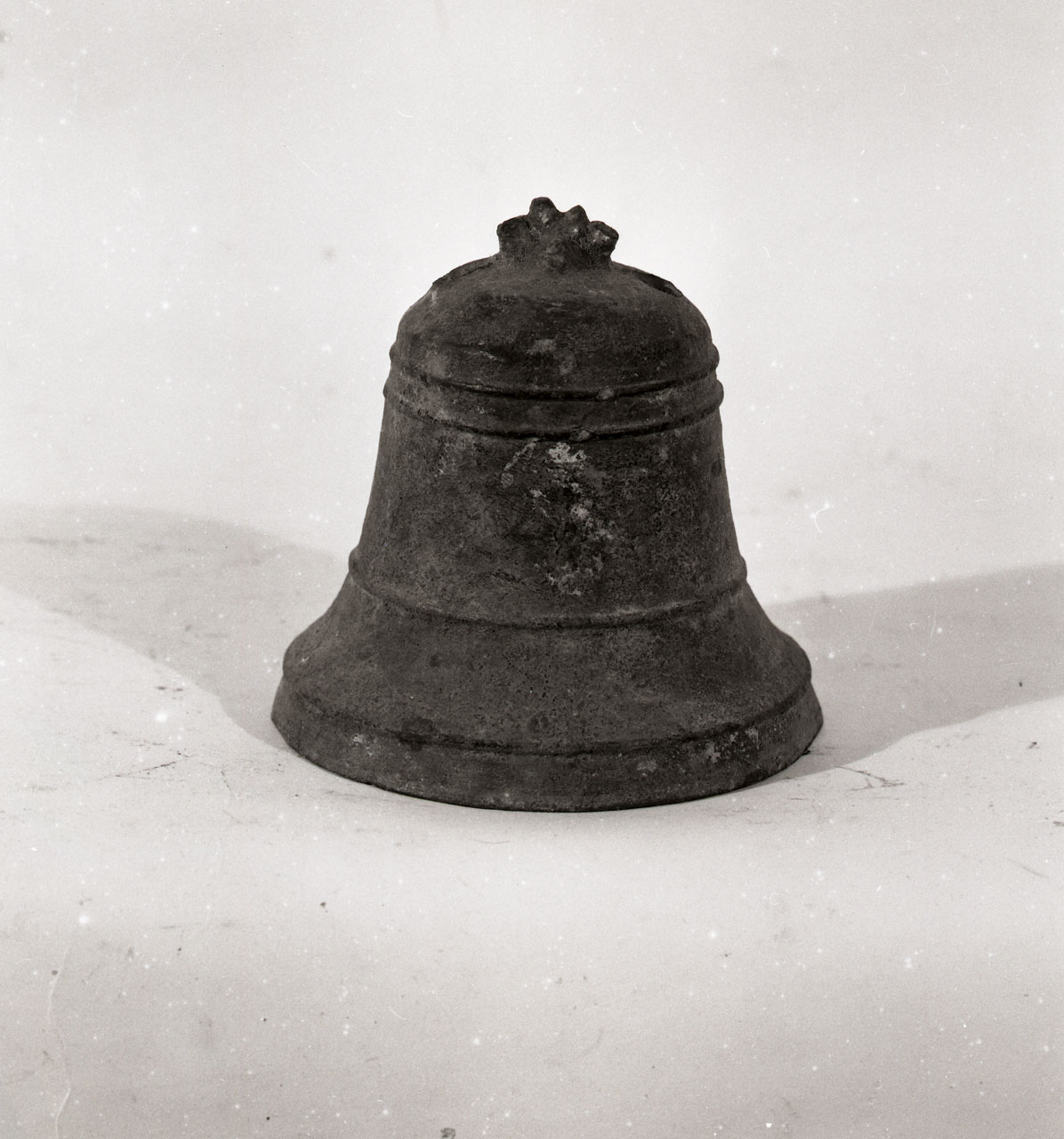 campanella - bottega toscana (fine/inizio secc. XVI/ XVII)