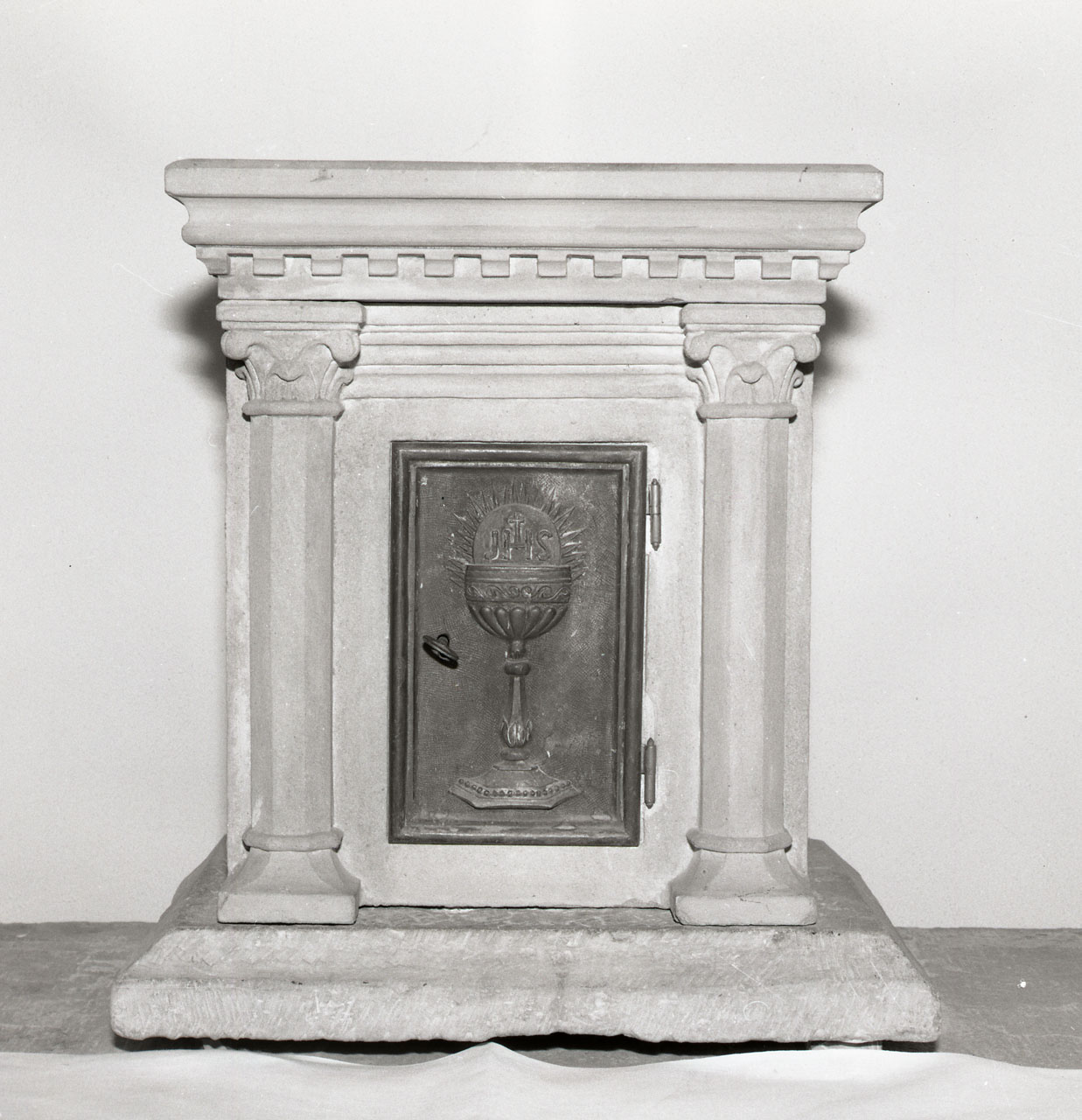 tabernacolo - a frontale architettonico - bottega toscana (sec. XVIII)