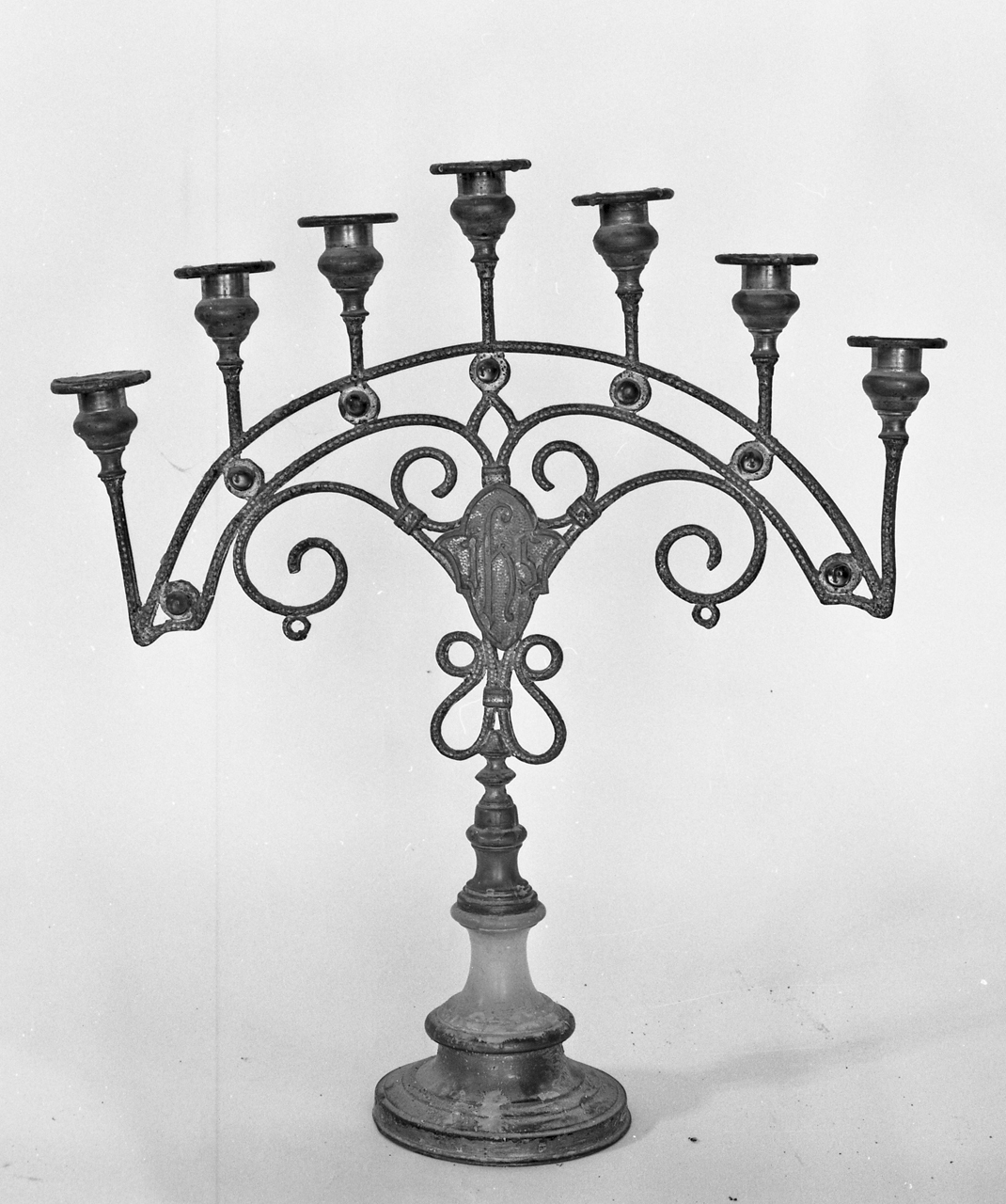 candelabro - bottega toscana (prima metà sec. XX)