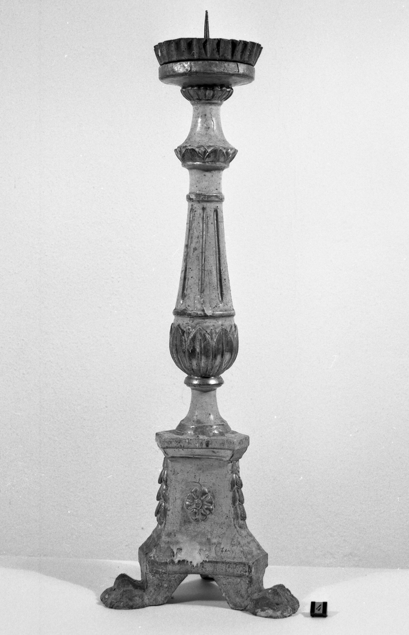 candeliere d'altare, serie - bottega toscana (ultimo quarto sec. XVIII)