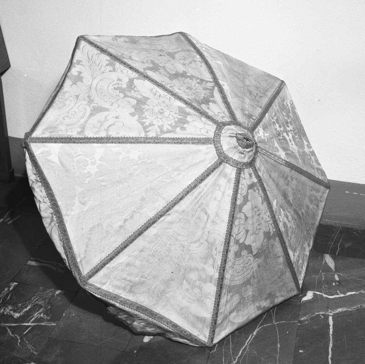 ombrellino processionale - bottega toscana (prima metà sec. XVIII)