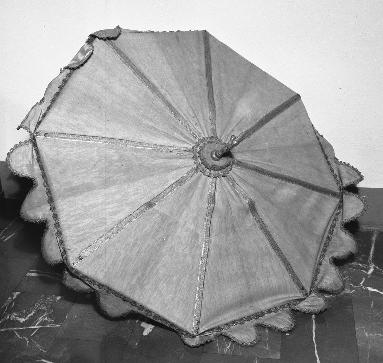 ombrellino processionale - bottega toscana (prima metà sec. XVIII)