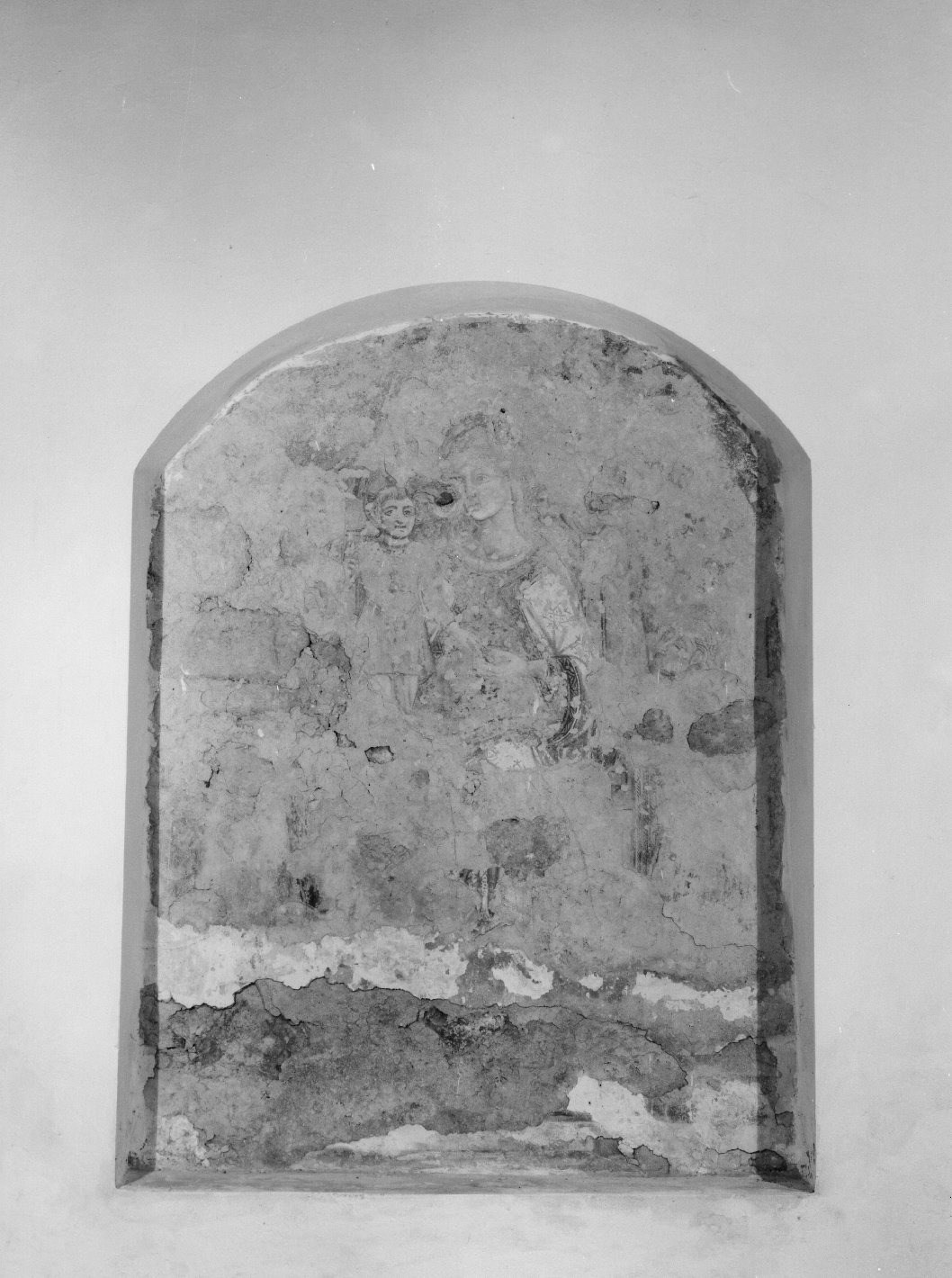 Madonna con Bambino (dipinto, frammento) - ambito toscano (prima metà sec. XVI)