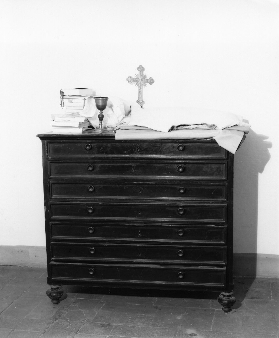 cassettone - bottega toscana (seconda metà sec. XVIII)