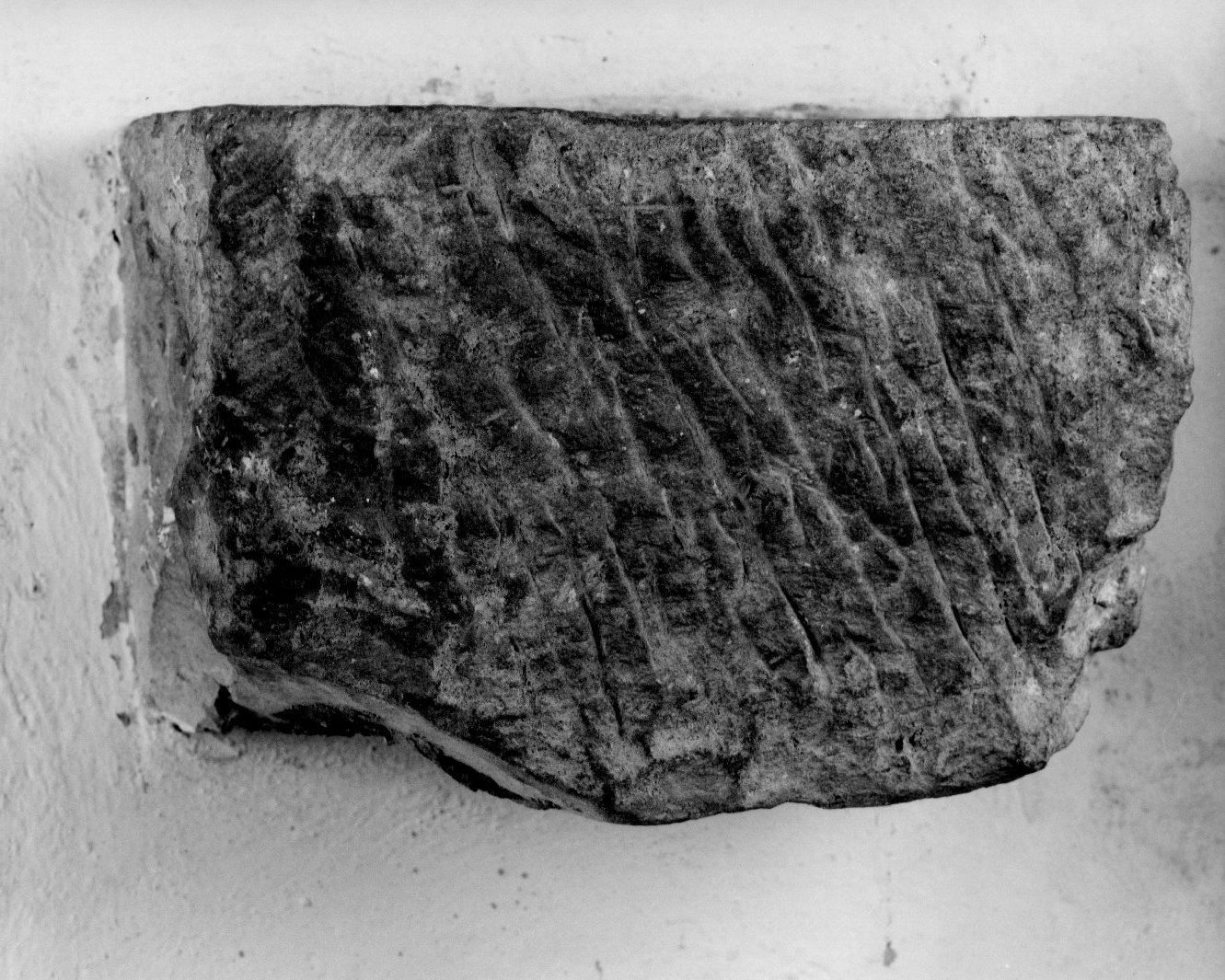 urna, frammento - bottega toscana (fine sec. IX)