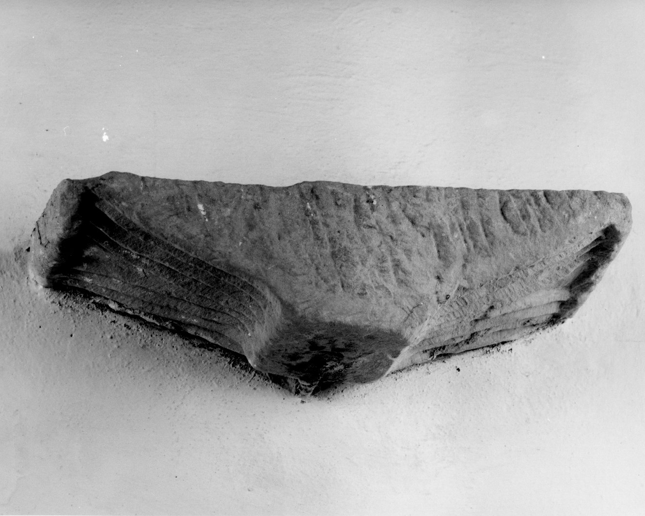 capitello, frammento - bottega toscana (fine sec. IX)