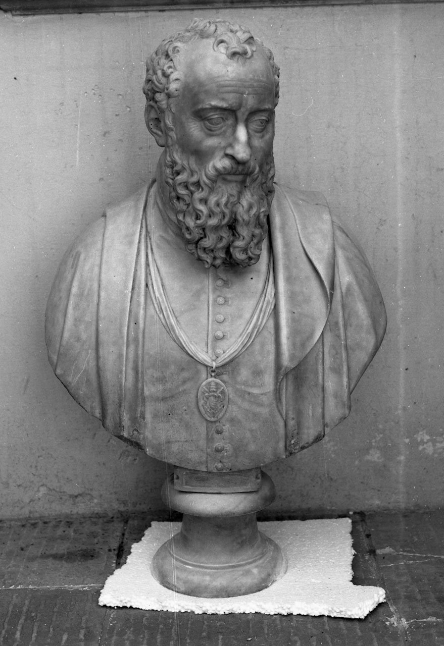 Giorgio Vasari (scultura) di Mazzoni Giulio (sec. XVI)