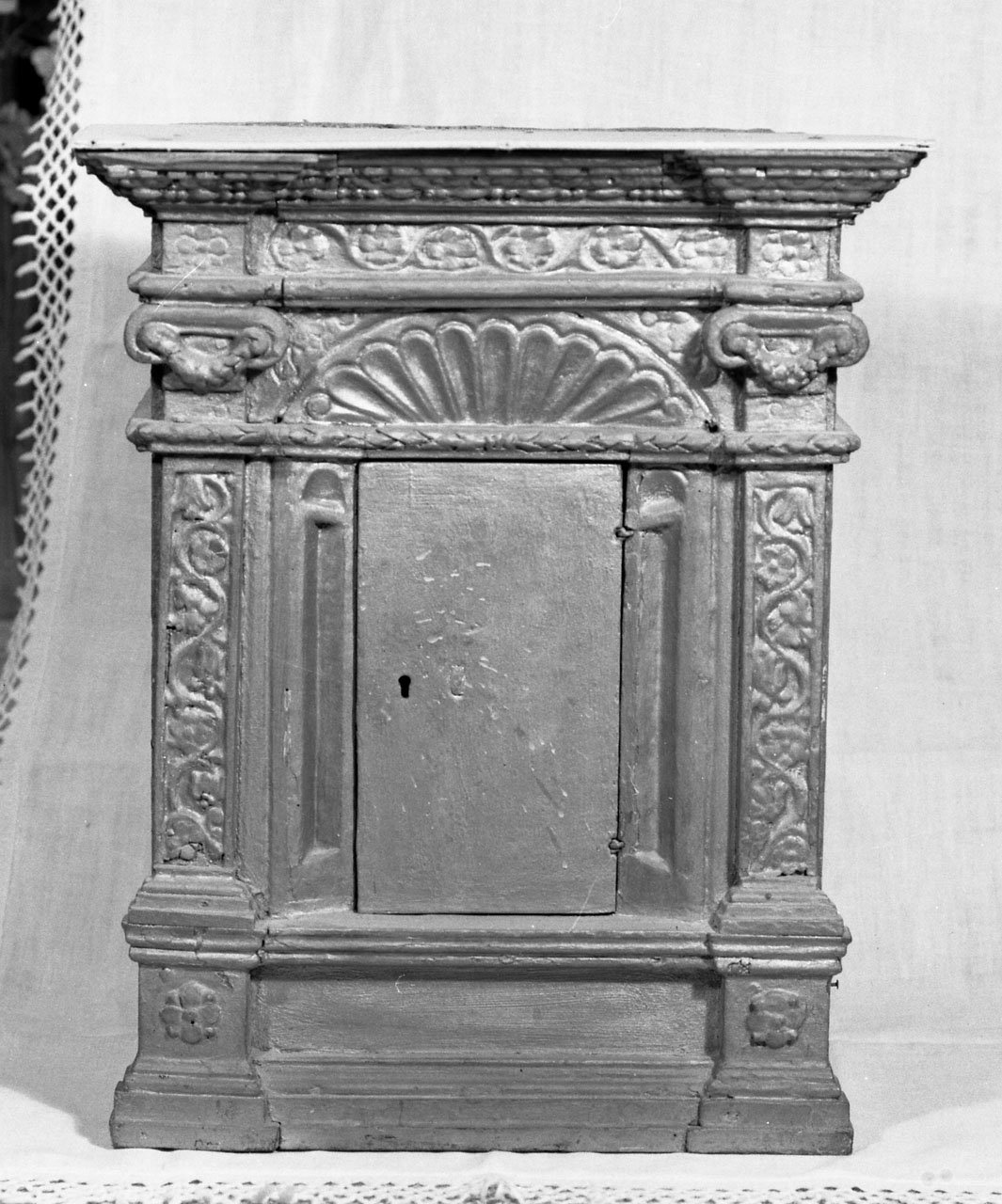 tabernacolo - a frontale architettonico - bottega Italia centro-settentrionale (sec. XVI)