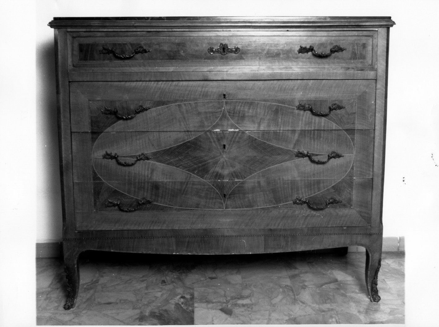 cassettone - bottega toscana (fine/inizio secc. XIX/ XX)