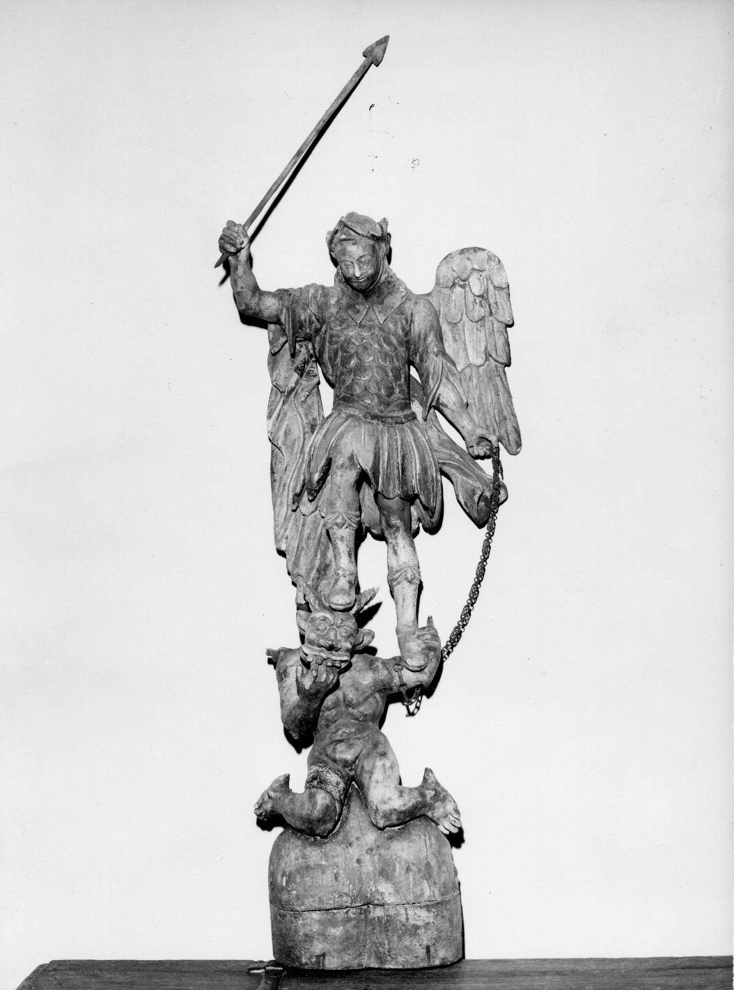 San Michele Arcangelo combatte il drago (scultura) - bottega toscana (sec. XVIII)