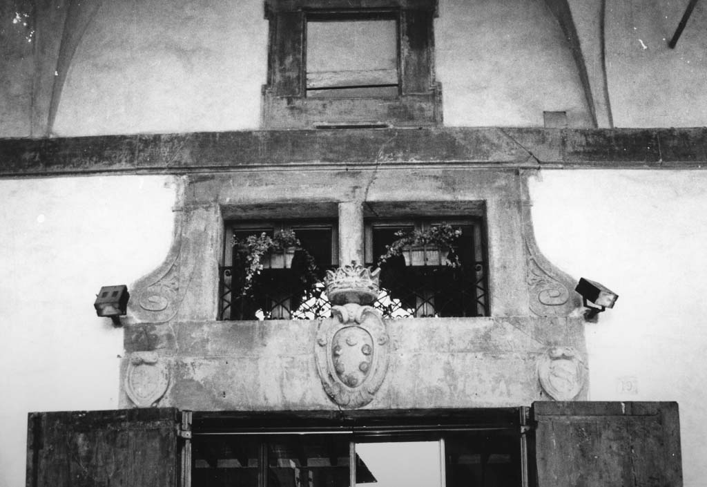 finestra di Parigi Alfonso I (sec. XVI)