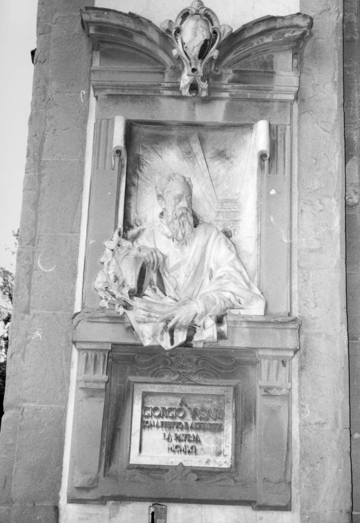 busto ritratto di Giorgio Vasari (monumento) di Castellucci Giuseppe, Lazzerini Alessandro (sec. XX)