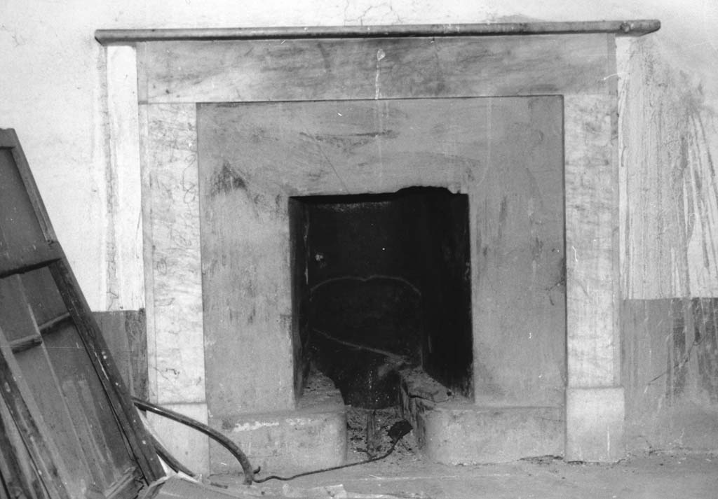 caminetto - bottega aretina (sec. XIX)