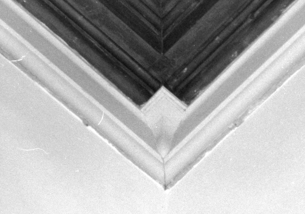 mensola - angolare, serie - bottega aretina (sec. XIX)